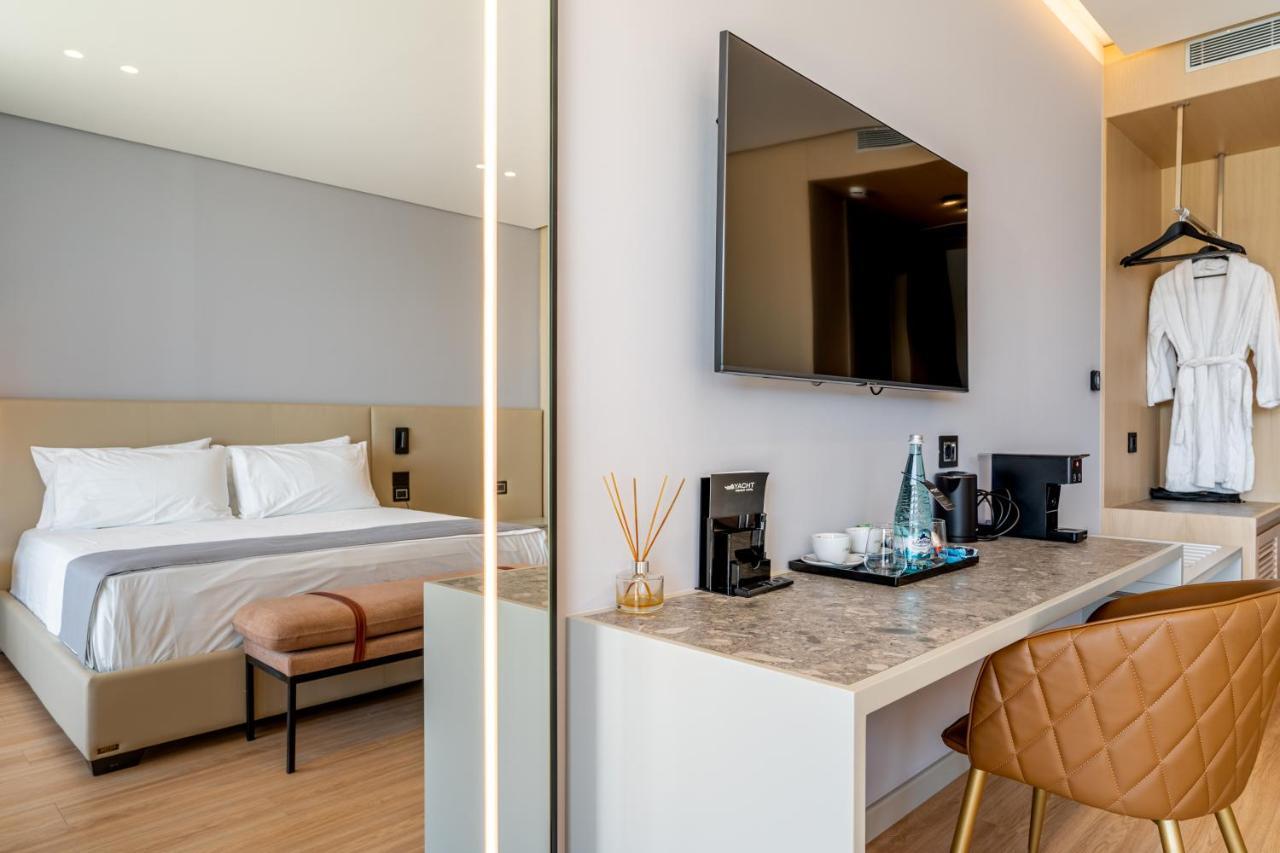 Yacht Premium Hotel Sarande Bagian luar foto