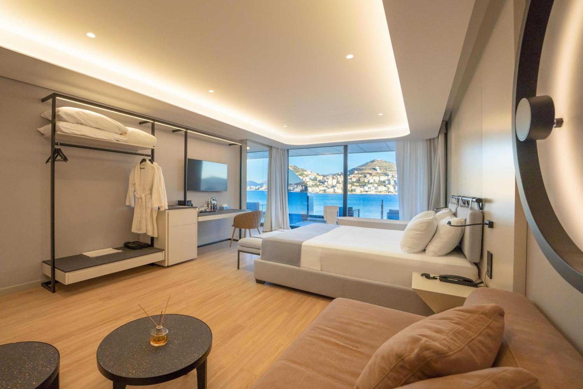 Yacht Premium Hotel Sarande Bagian luar foto