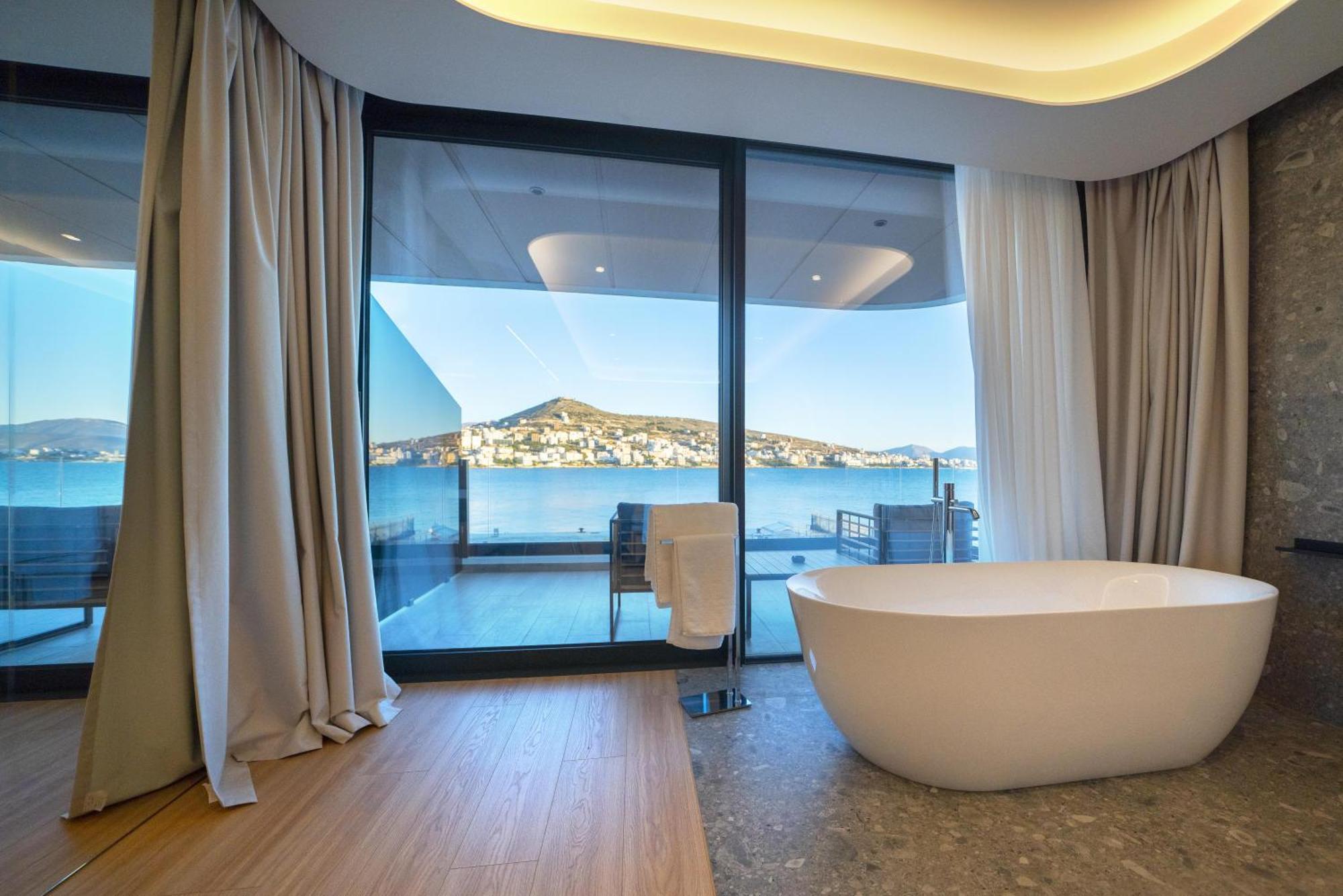 Yacht Premium Hotel Sarande Bagian luar foto
