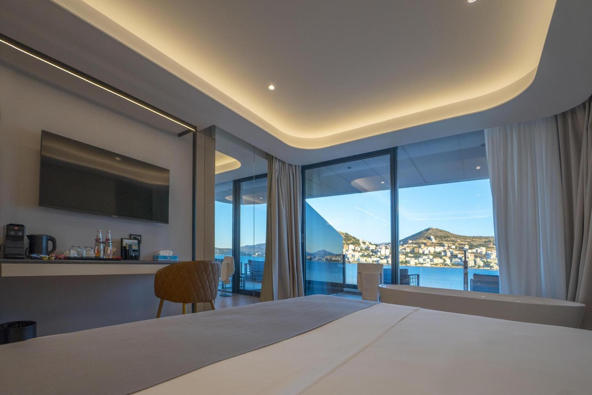 Yacht Premium Hotel Sarande Bagian luar foto