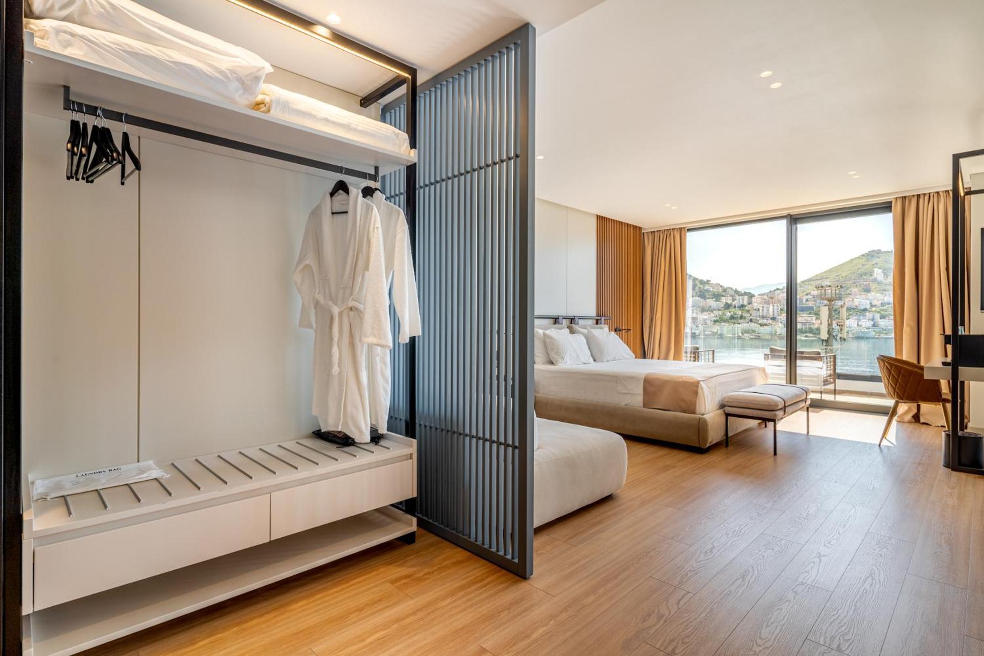 Yacht Premium Hotel Sarande Bagian luar foto